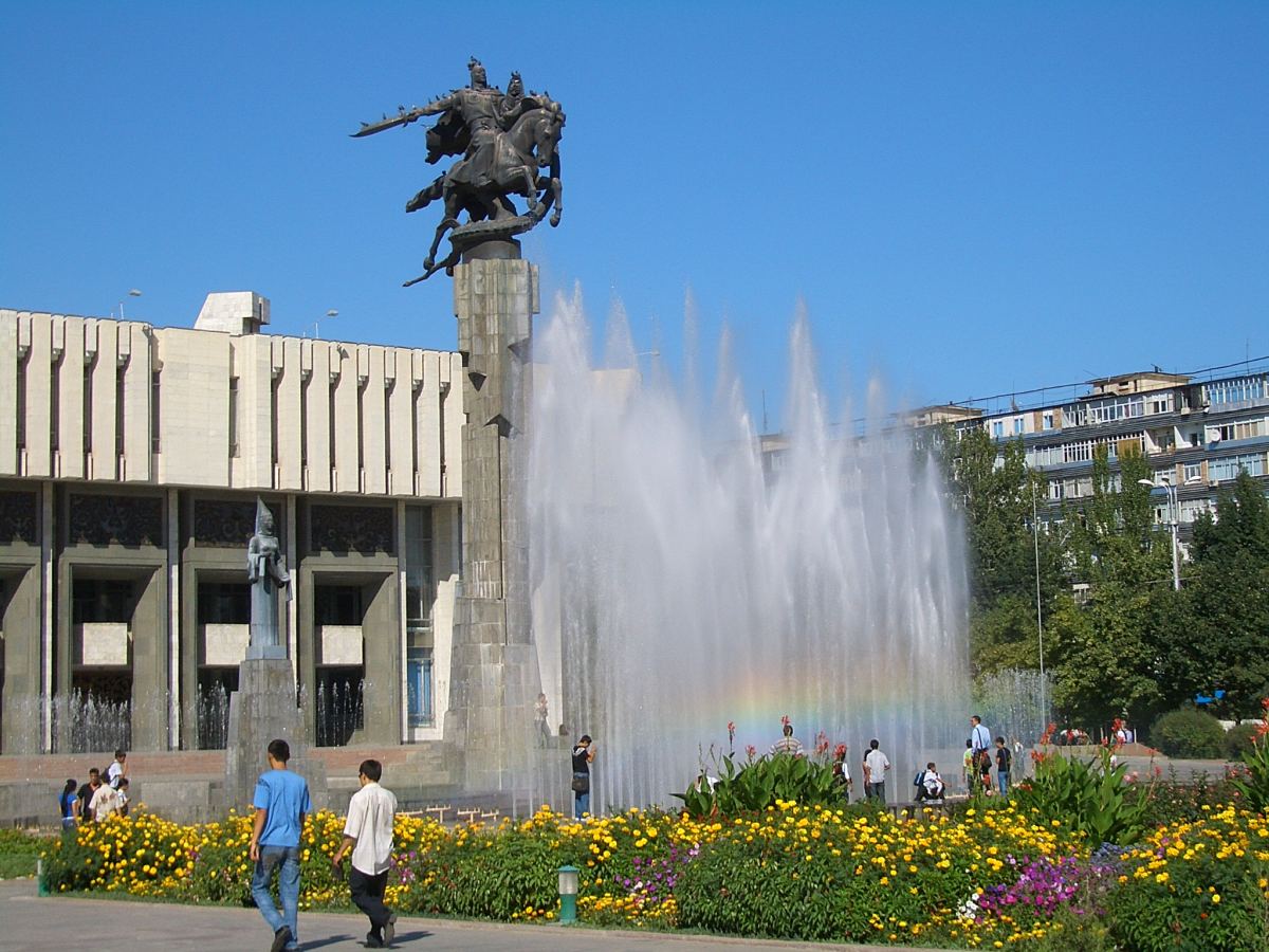 Бишкек: перелёт, отель и прогулка по центру