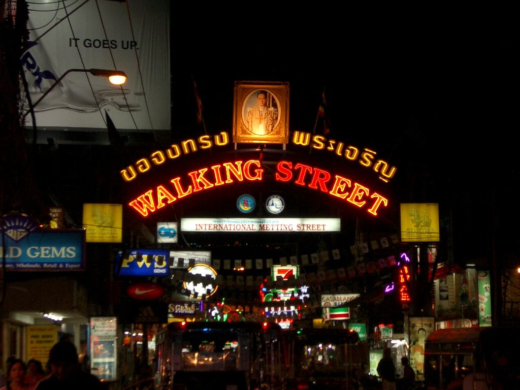 Паттайя вечером: Walking Street, шоу и поездка на Ко-Лан